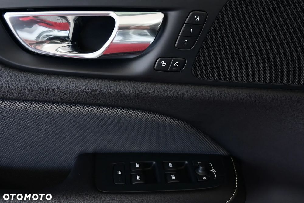 Volvo S60 T4 R-Design - 32