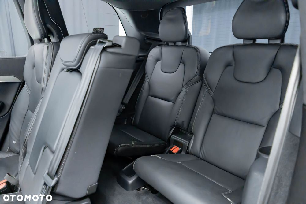 Volvo XC 90 T8 AWD Plug-In Hybrid R-Design 7os - 33