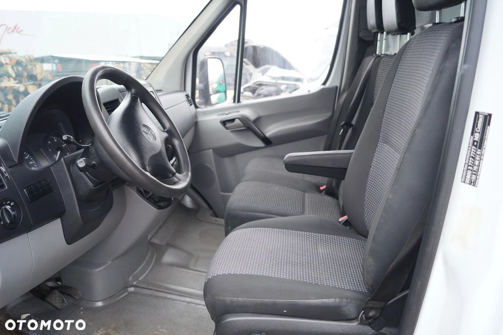 Mercedes-Benz Sprinter - 14