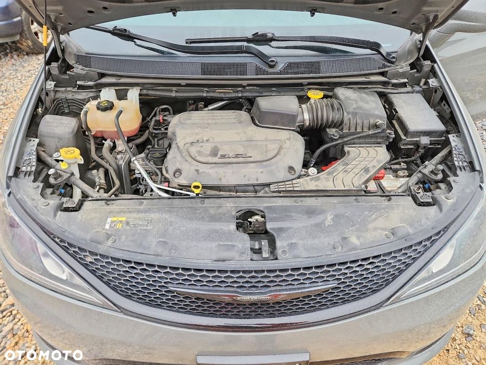 Chrysler Pacifica - 11