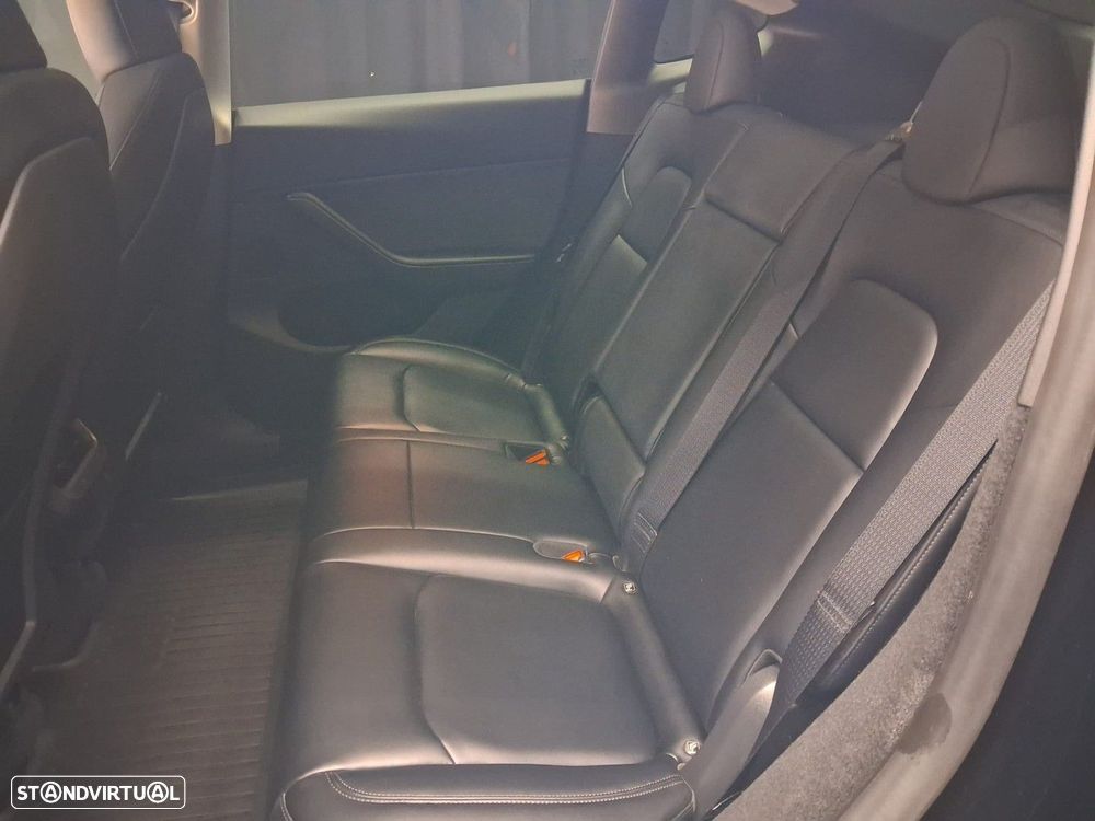 Tesla Model Y Long-Range RWD - 10