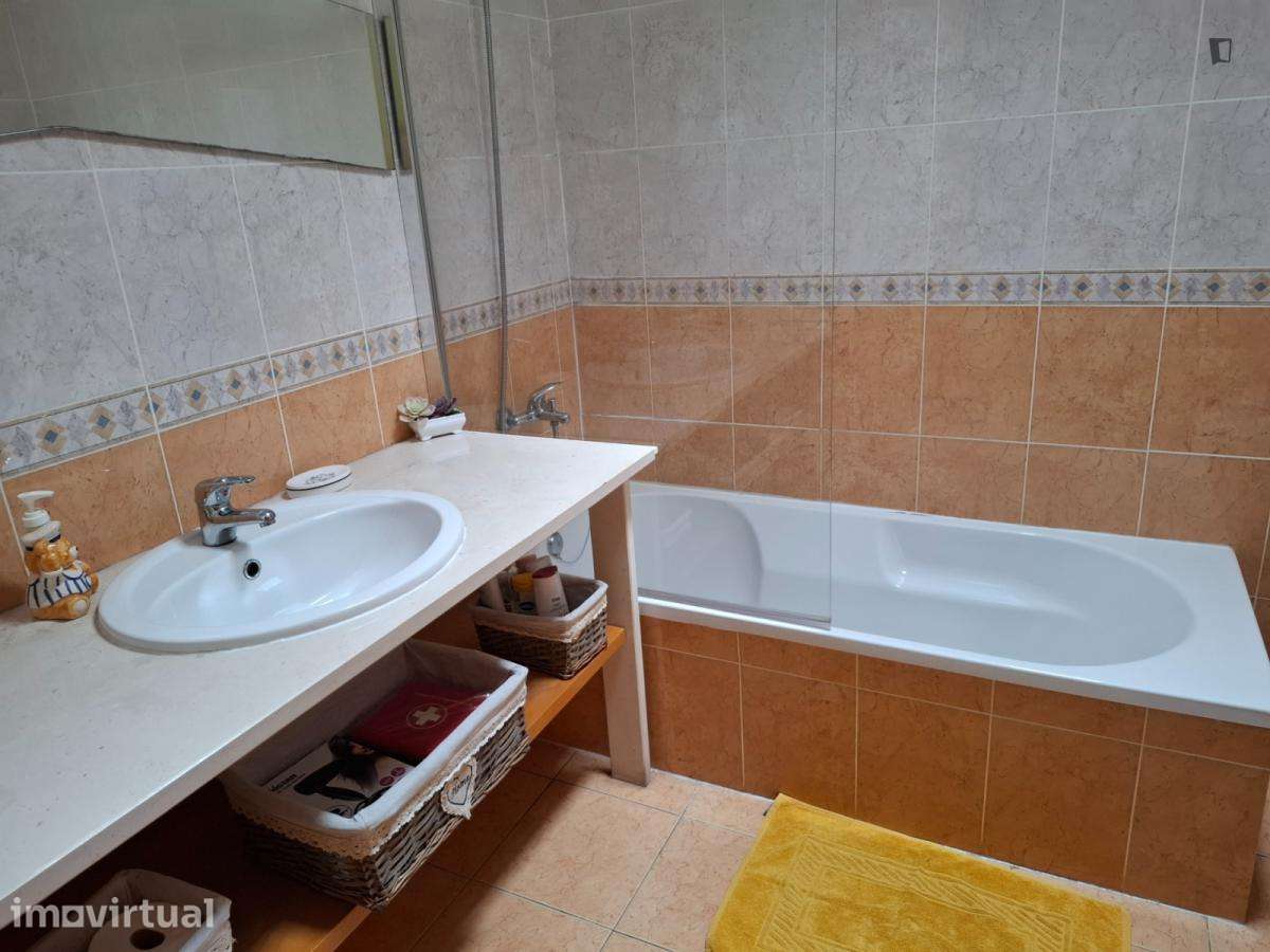 Quarto - localizado em Leiria - Grande imagem: 3/8