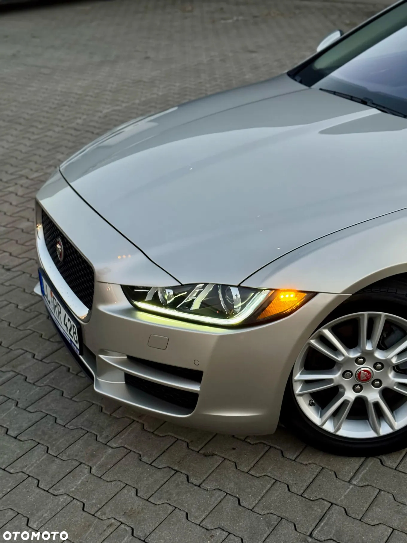 Jaguar XE 2.0 P250 HSE - 11