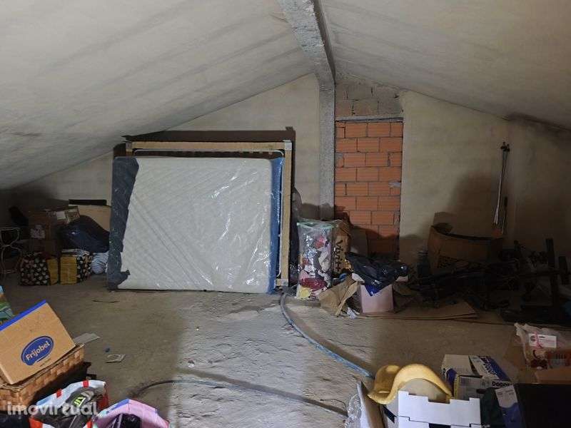 Sótão com potencial junto à praia - Grande imagem: 3/12