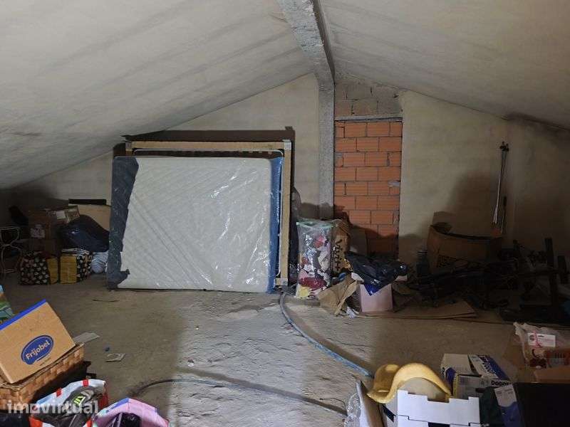 Sótão com potencial junto à praia - Grande imagem: 3/12