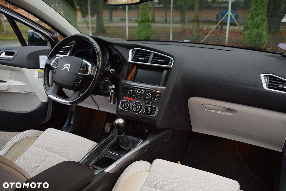 Citroën C4 VTi 120 Exclusive - 26