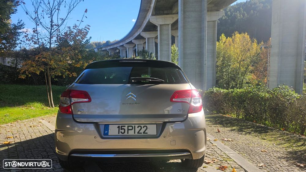 Citroën C4 HDi 110 Exclusive - 4