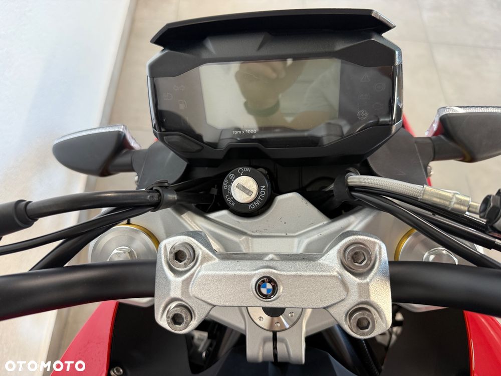 BMW G - 8