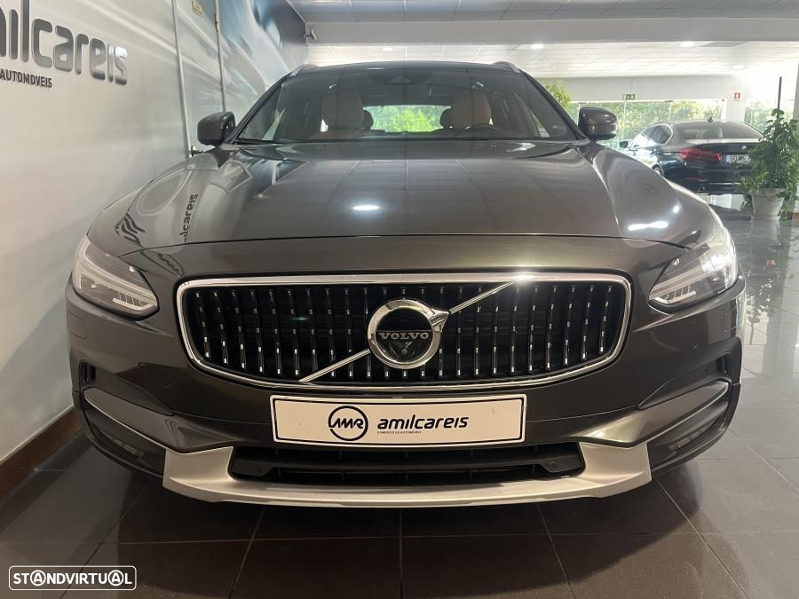 Volvo V90 Cross Country 2.0 D4 Plus AWD Geartronic - 4