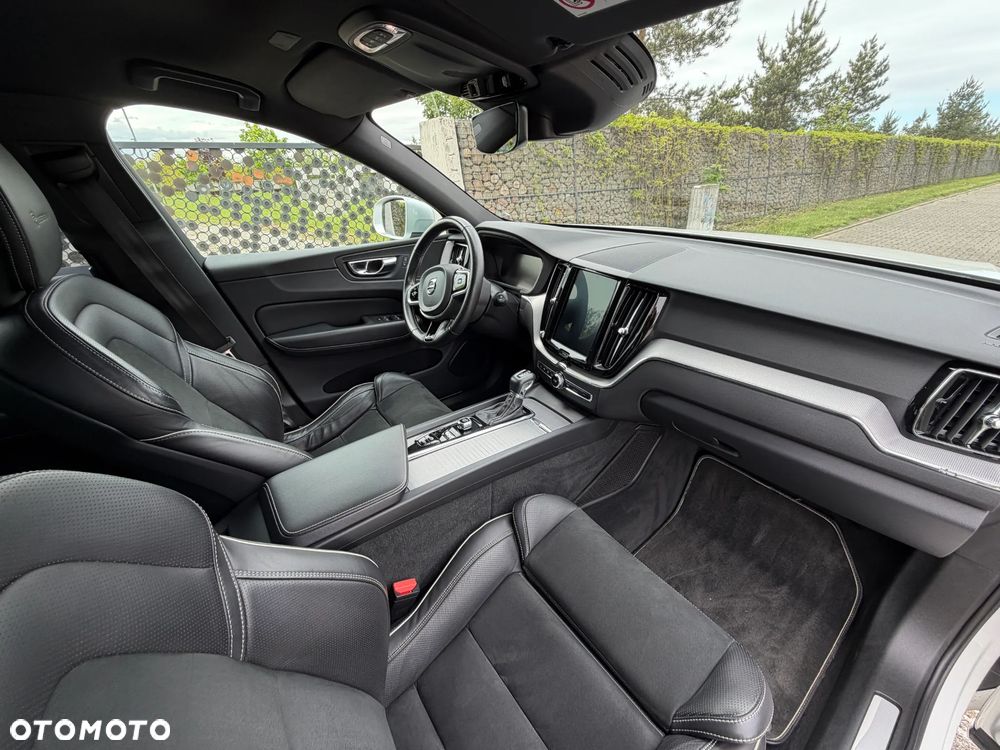 Volvo XC 60 D4 R-Design - 26