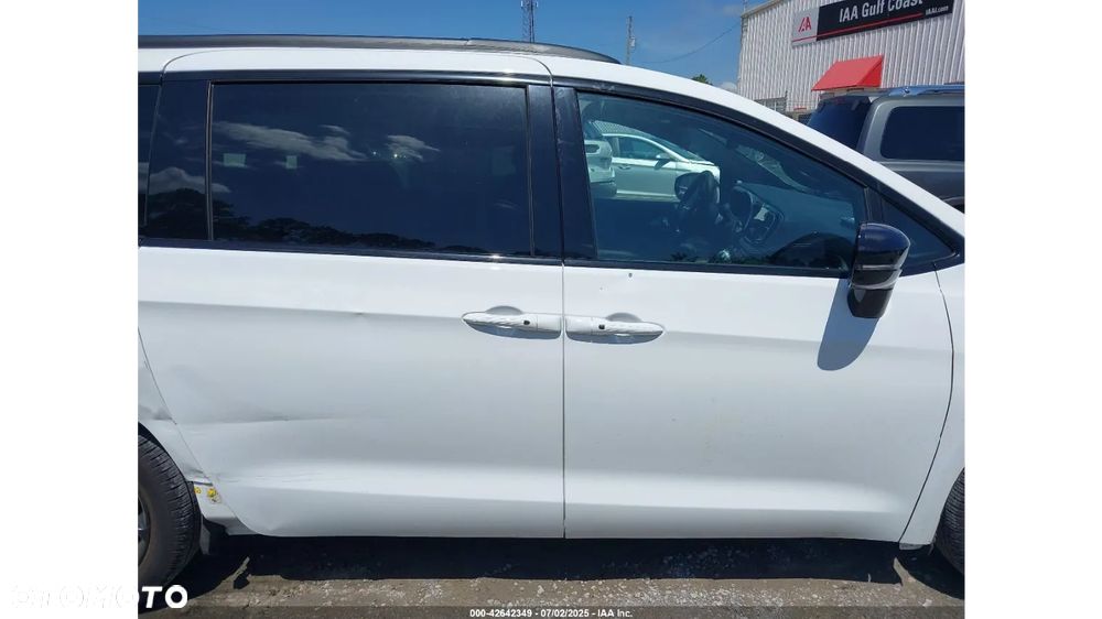 Chrysler Pacifica - 4