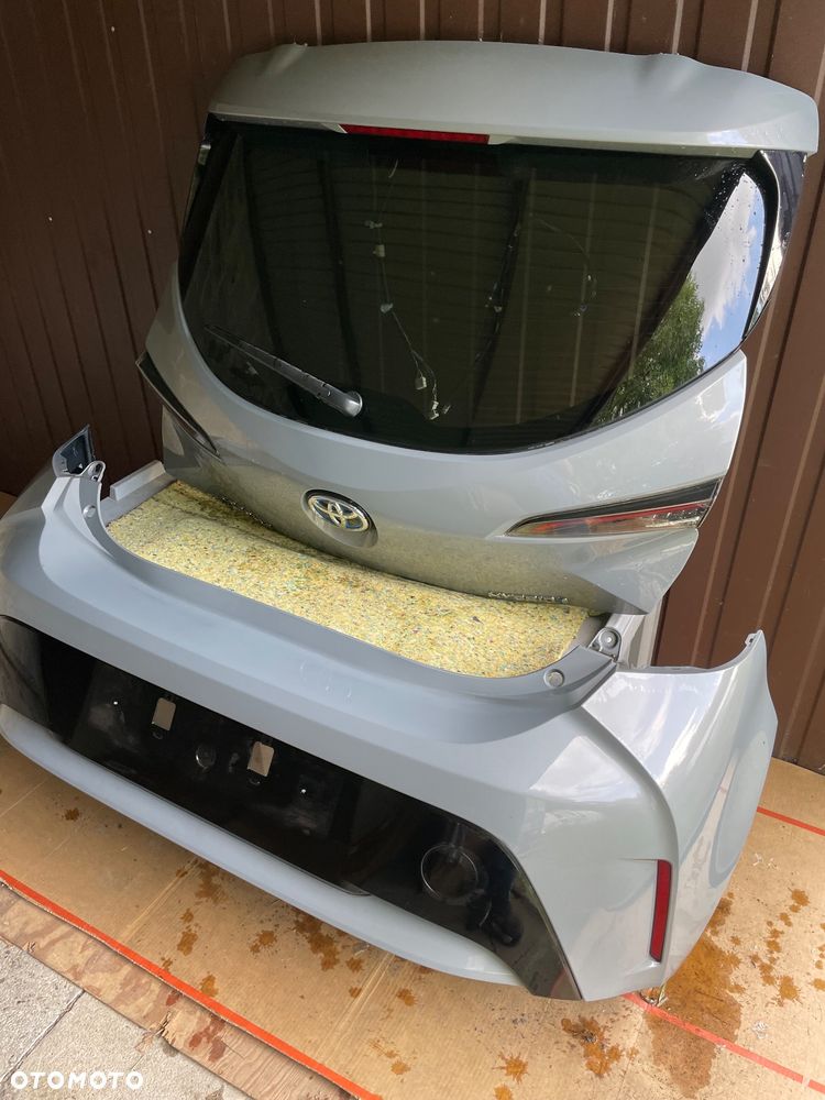 TOYOTA  COROLLA  E21. HACHBACK ZDERZAK   TYLNA KLAPA - 1