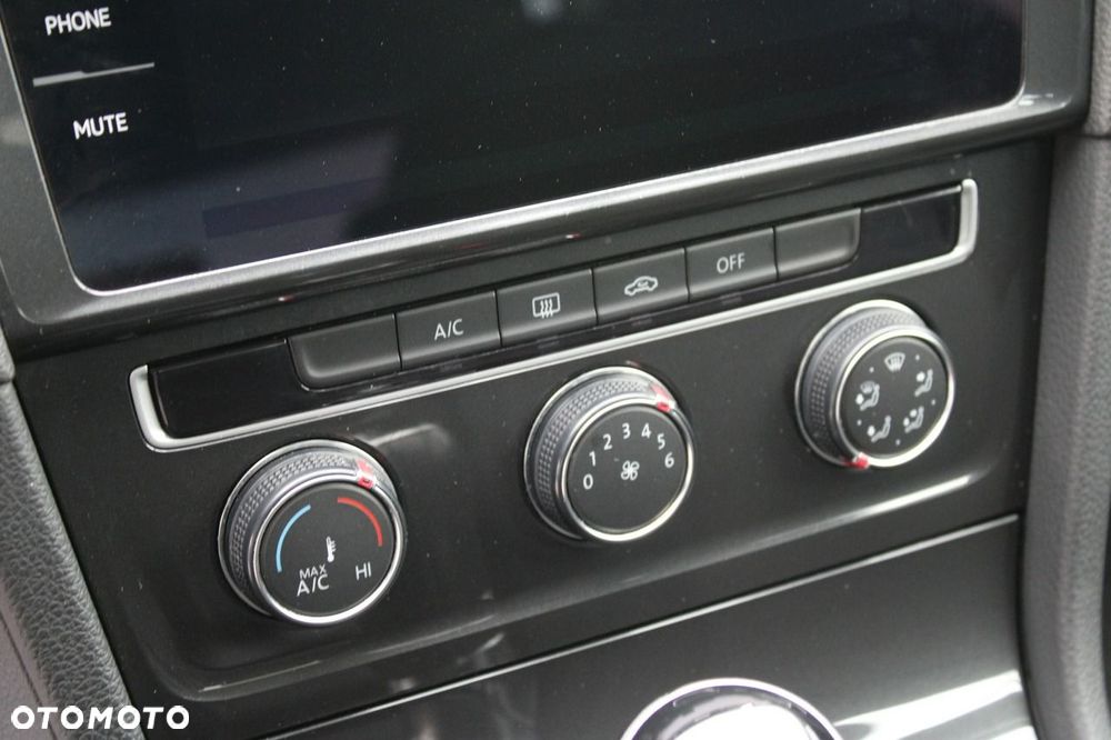Volkswagen Golf - 23