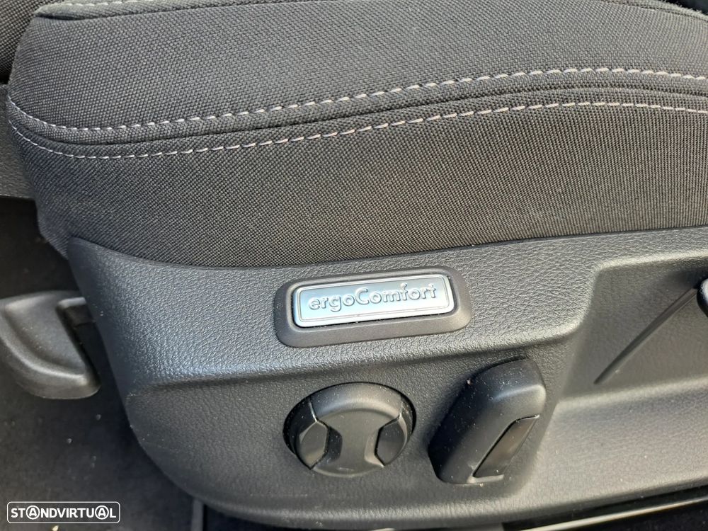 VW Passat 1.6 TDI Business DSG - 13