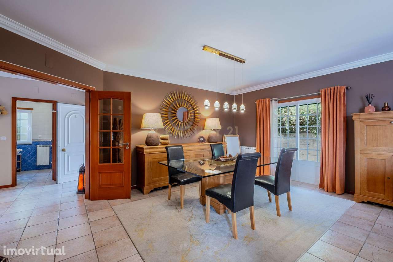 Elegante Moradia T4 com Piscina e Jardim  em Mafra: Um Equilíbrio Perf - Grande imagem: 3/55
