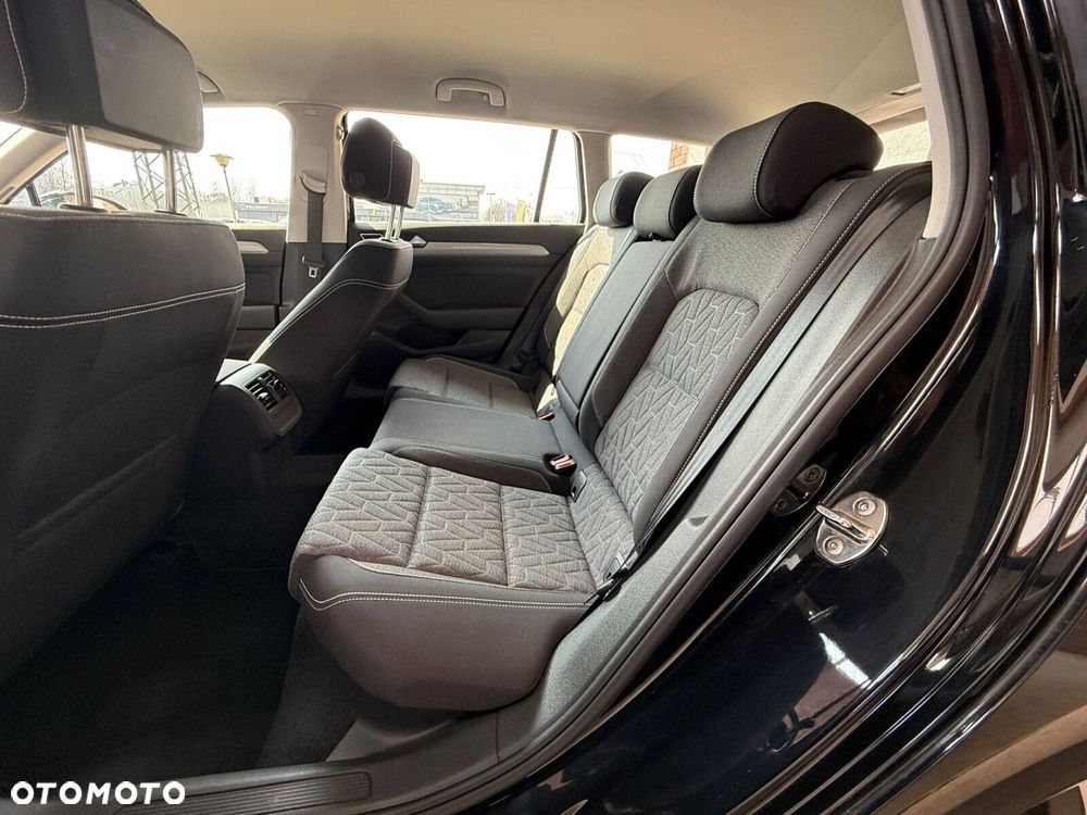 Volkswagen Passat - 11