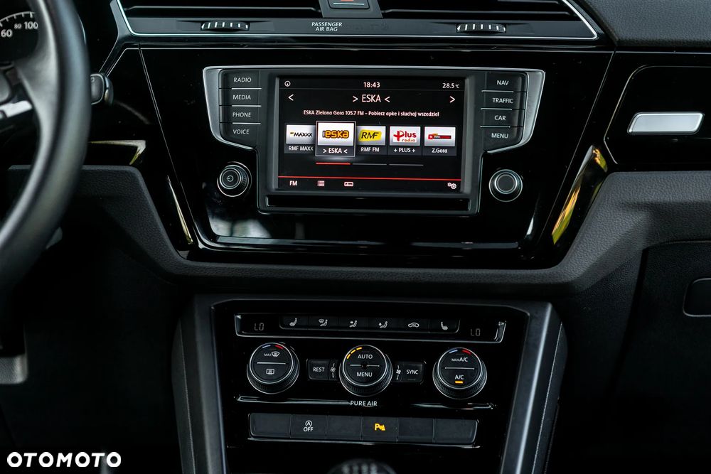 Volkswagen Touran - 25