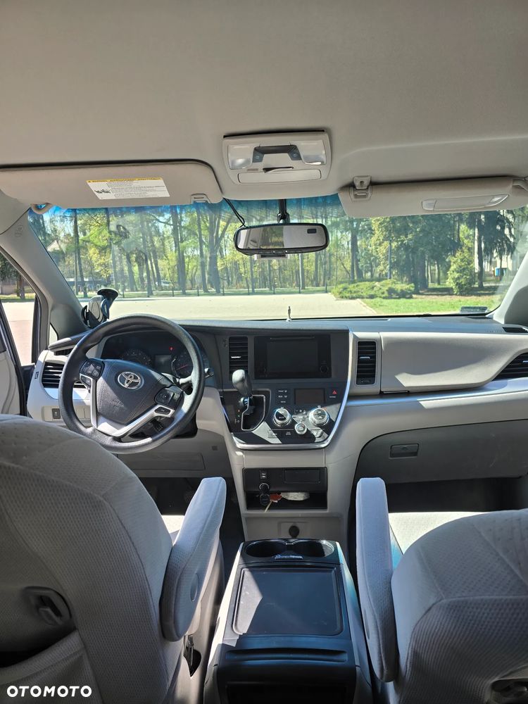 Toyota Sienna 3.5 V6 - 12