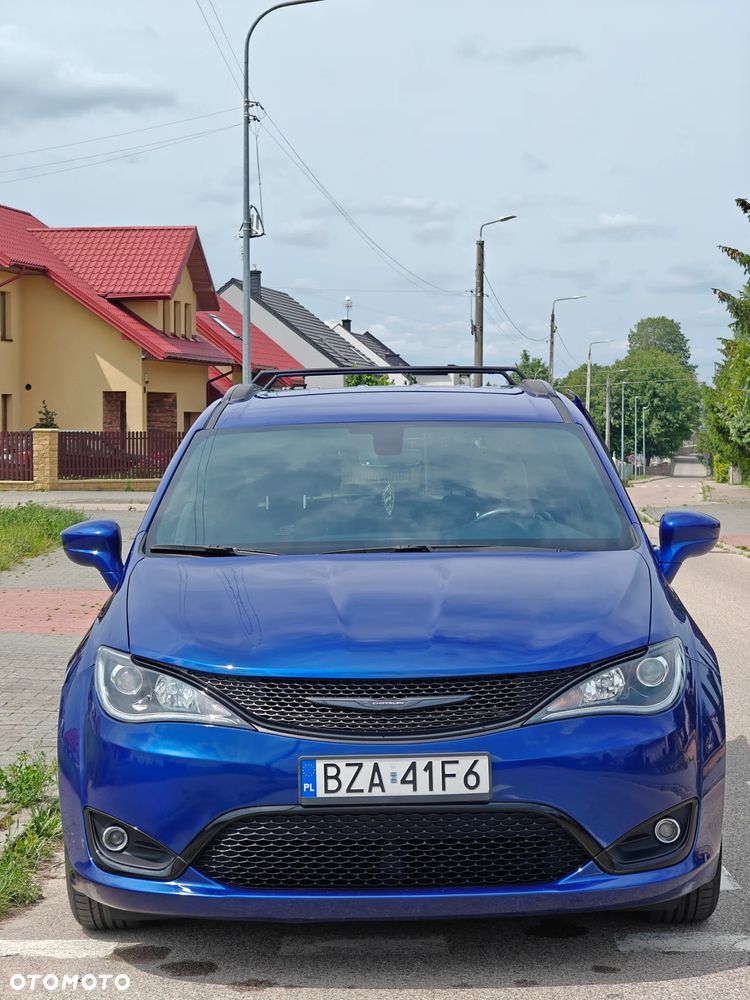 Chrysler Pacifica - 5