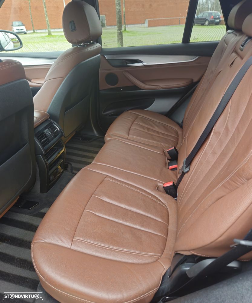 BMW X5 25 d sDrive Comfort 7L - 9