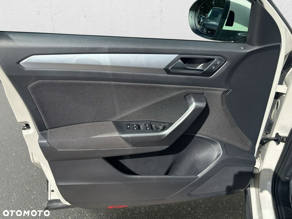 Volkswagen T-Roc - 10