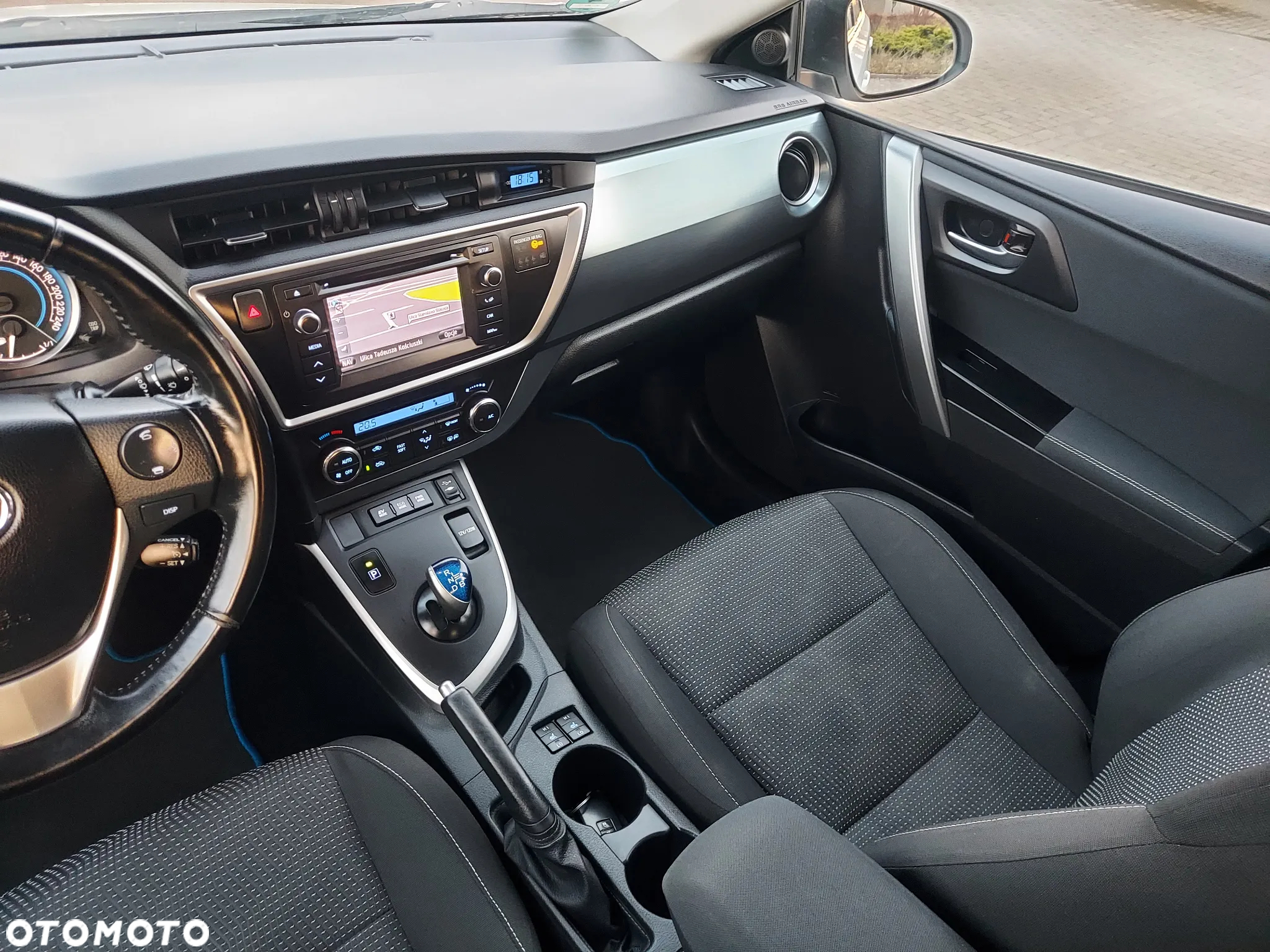 Toyota Auris 1.8 Hybrid Executive - 39