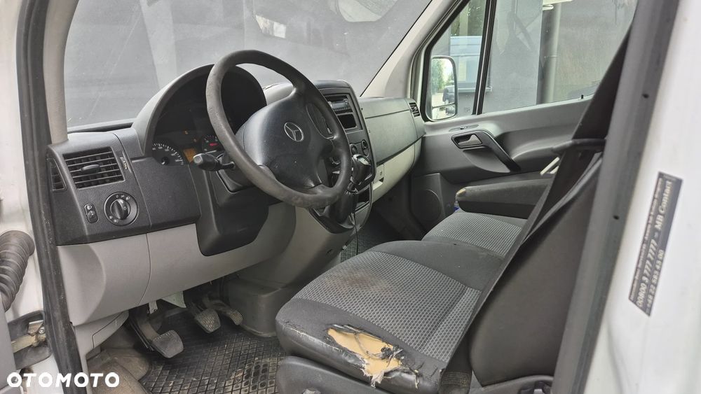 Mercedes-Benz Sprinter - 11