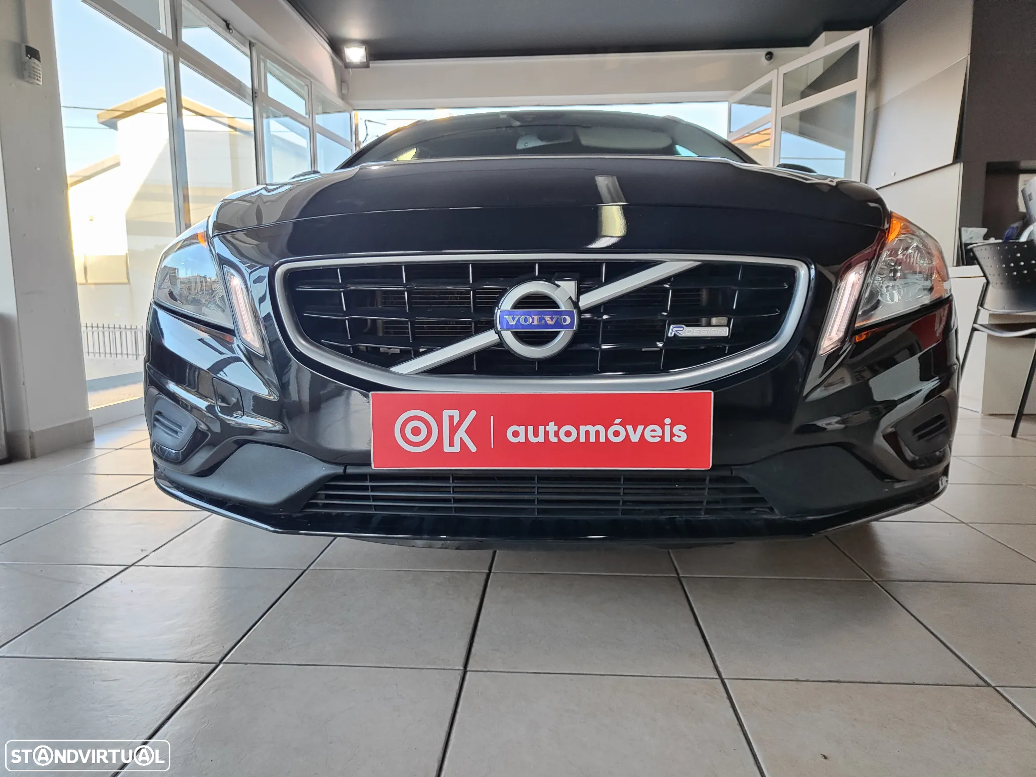 Volvo V60 2.0 D3 R-Design Start/Stop - 4