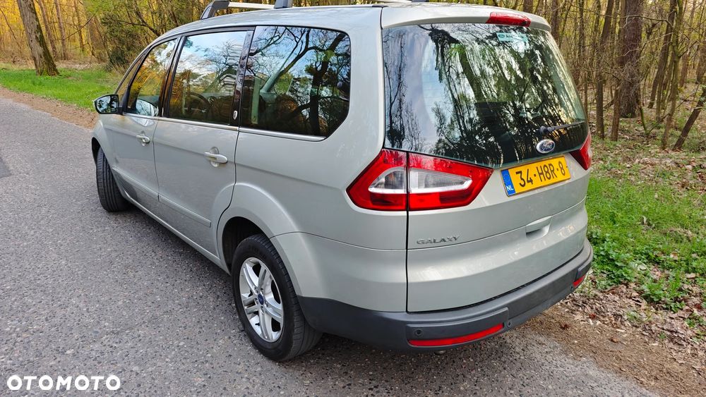 Ford Galaxy 2.0 Ghia - 24