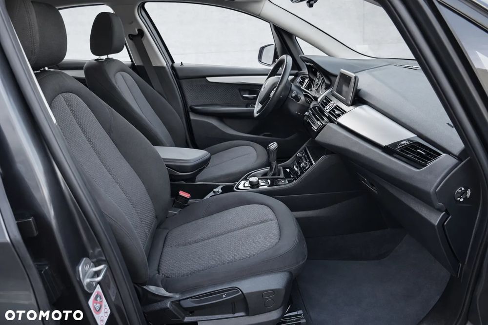 BMW Seria 2 218i - 10