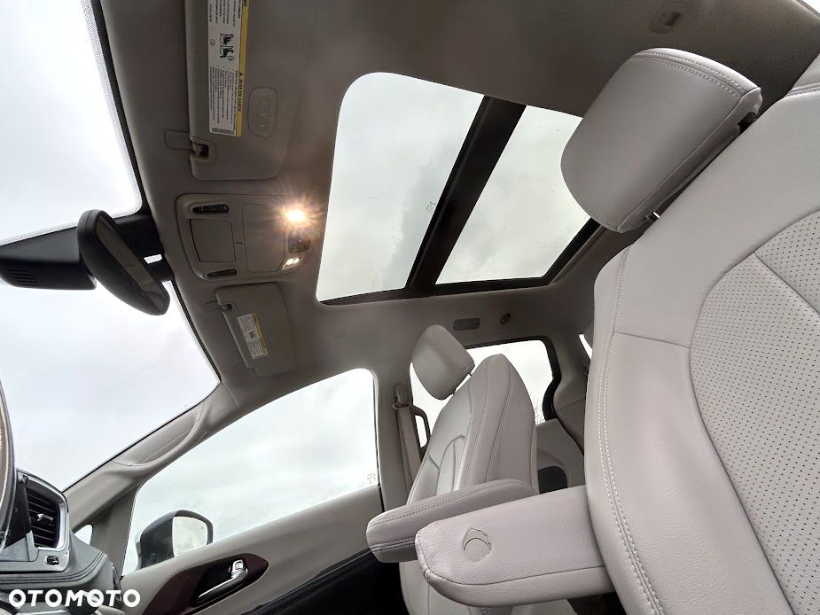 Chrysler Pacifica - 37