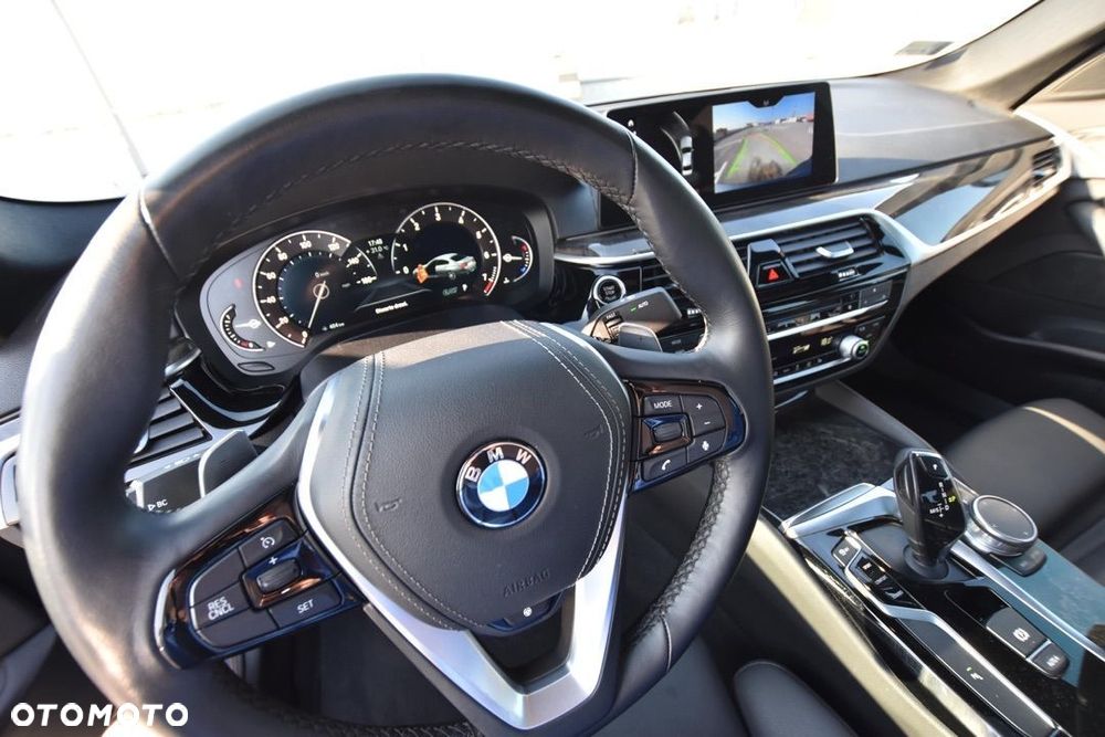BMW Seria 5 530i xDrive Sport Line - 27