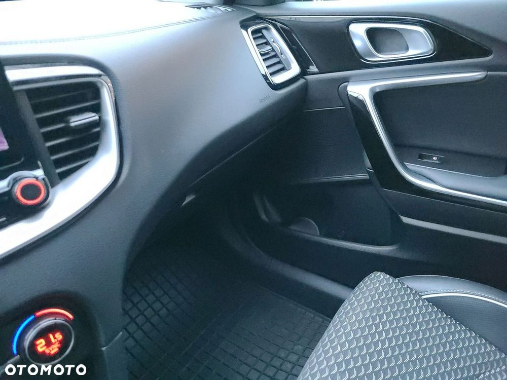 Kia Ceed 1.6 GDI PHEV Business Line DCT - 21