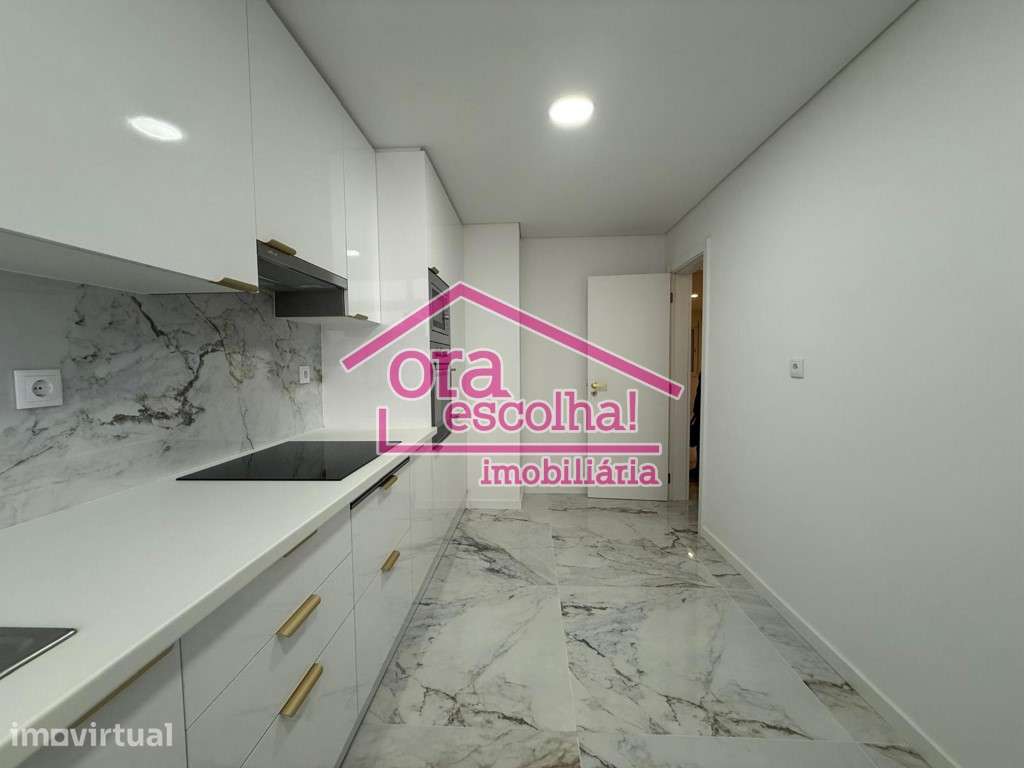 Apartamento T3 TOTALMENTE REMODELADO Rés do Chão alto com 100 m2 na... - Grande imagem: 2/14