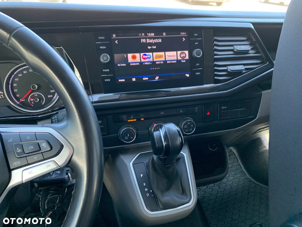 Volkswagen TRANSPORTER MOCNY T6 SILNIK DNA 2.0TDI MOC 150KM DSG7 SKRZYNIA AUTOMAT Ilość miejsc 9 osobowy ZABUDOWA KOMBI VAN MINIBUS SPECJALNA CARAVELLE Lampy Bi-LED Kamera  Radar 2x boczne drzwi przesuwne! Aktywny tempomat, Asystent pasa, System zmiany pasa, Podgrzewane fotele, Dwustrefowa Klimatyzacja i ogrzewanie! Fabryczne oryginał WEBASTO 5kW THERMO COMFORT SE Szybkie nagrzewanie silnika zimą! - 34