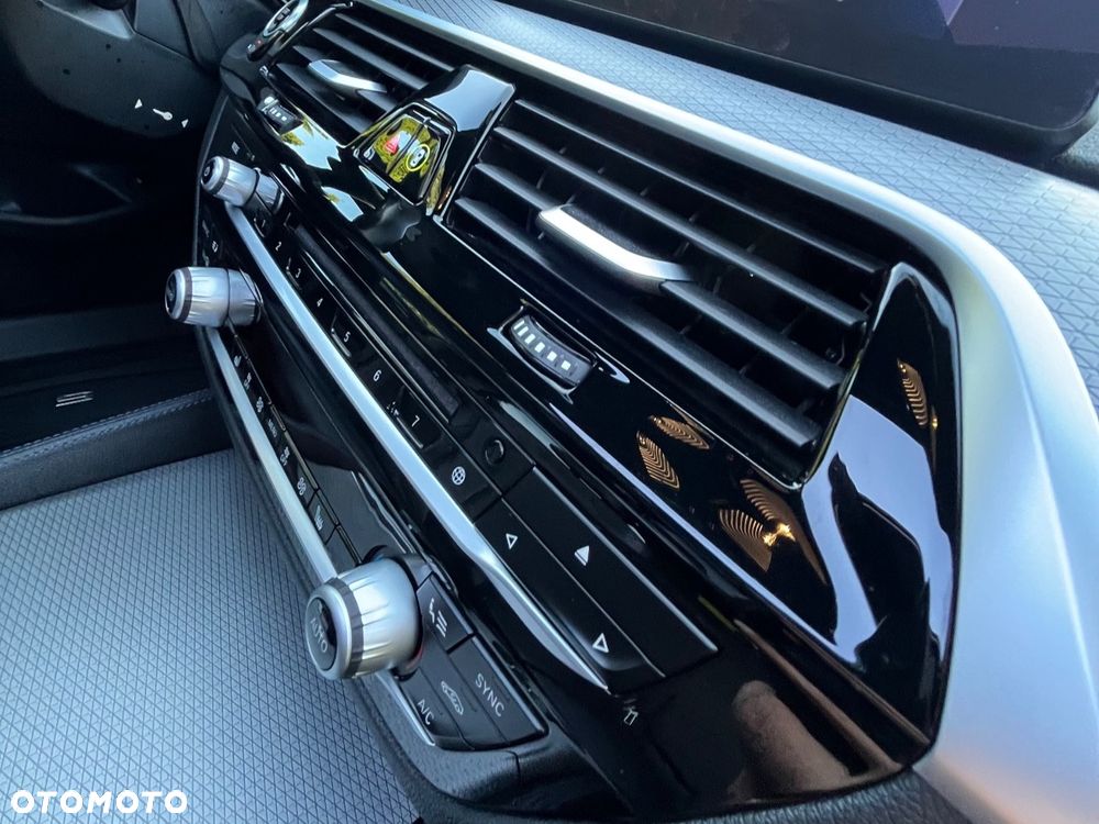 BMW Seria 5 520d M Sport - 27
