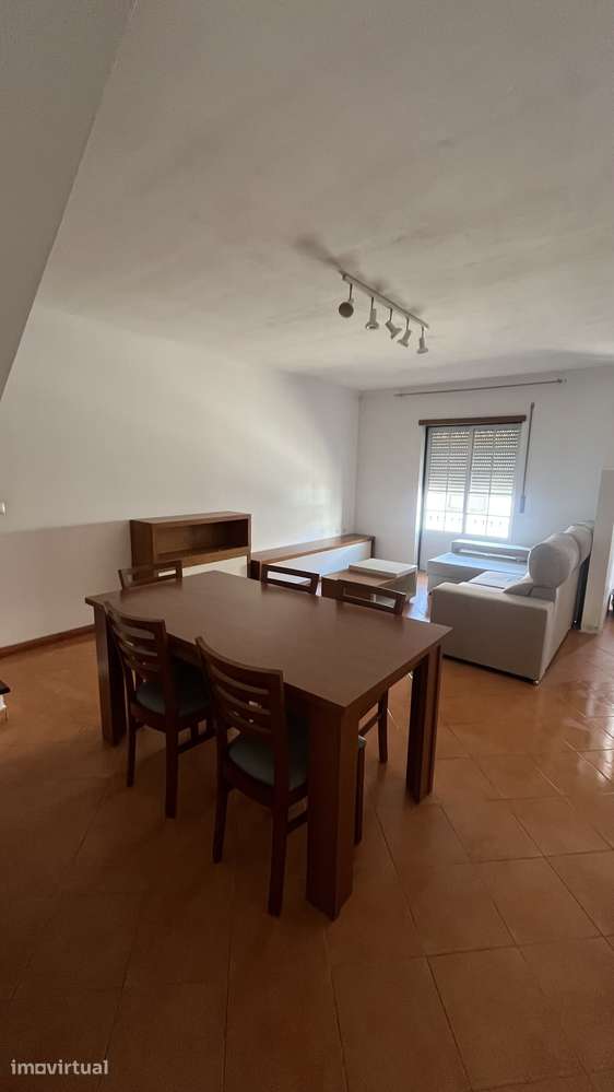 Moradia T3 em banda com 2 casas de banho - Grande imagem: 2/12