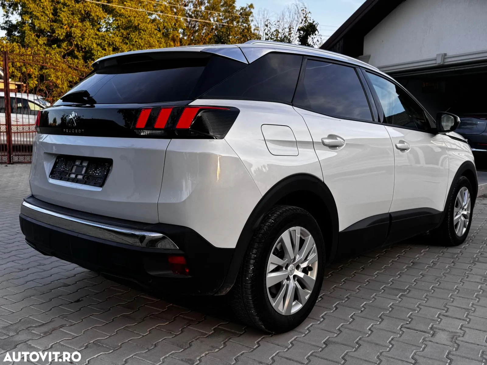 Peugeot 3008 1.2 PureTech Turbo S&S EAT8 Allure - 8
