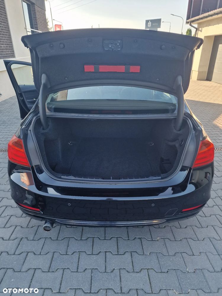 BMW Seria 3 320d Sport-Aut Sport Line - 7