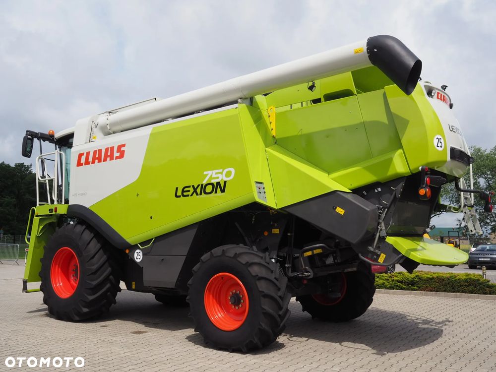Claas Lexion 750 + V750 - 3