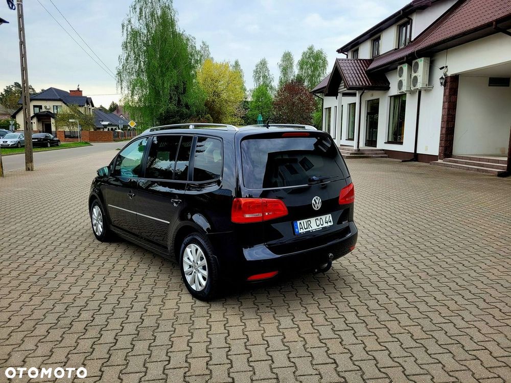 Volkswagen Touran 1.6 TDI DPF BlueMotion Technology DSG Highline - 9