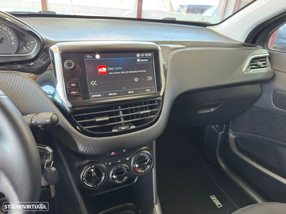 Peugeot 208 1.2 PureTech Signature - 8