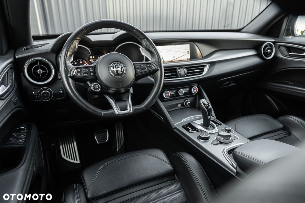 Alfa Romeo Stelvio 2.0 Turbo 16V AT8-Q4 Veloce - 19