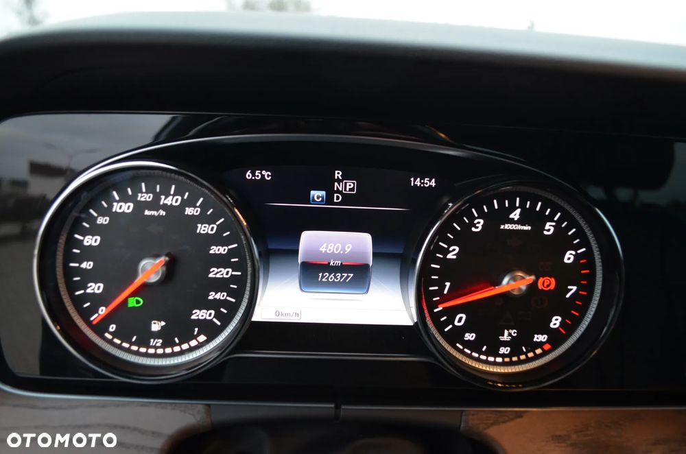 Mercedes-Benz Klasa E 300 9G-TRONIC AMG Line - 15