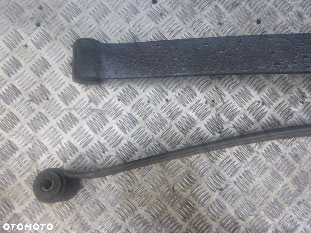 RESORY TYŁ 1 PIÓRO FIAT DUCATO III 2,3 JTD 2010r.   142*7cm (cena za komplet) - 2