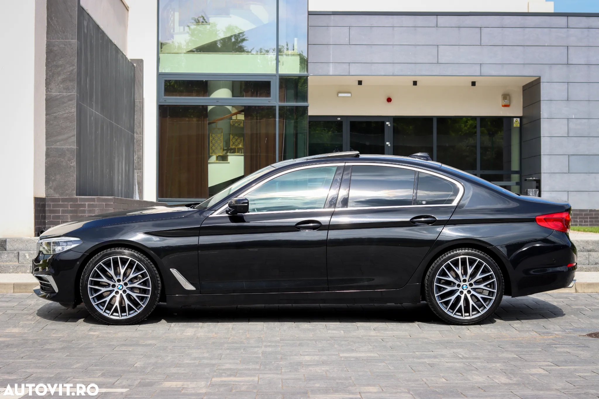 BMW Seria 5 540i xDrive AT - 11