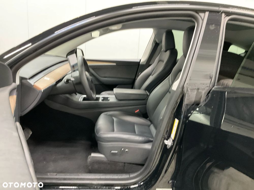 Tesla Model Y Long Range AWD - 7