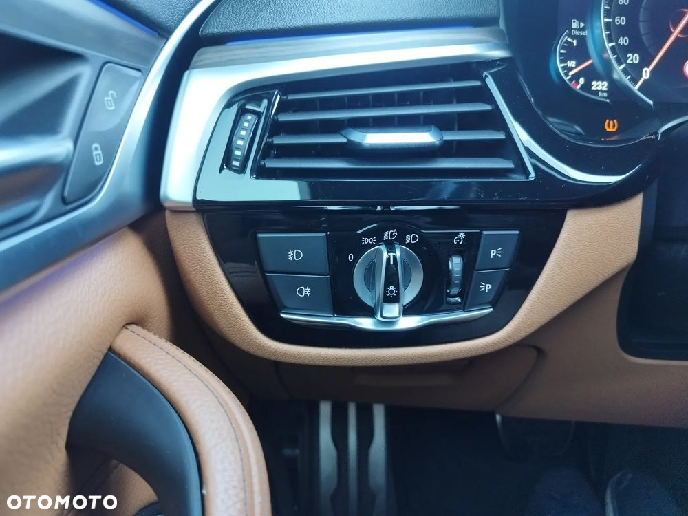 BMW Seria 5 530d xDrive M Sport sport - 24