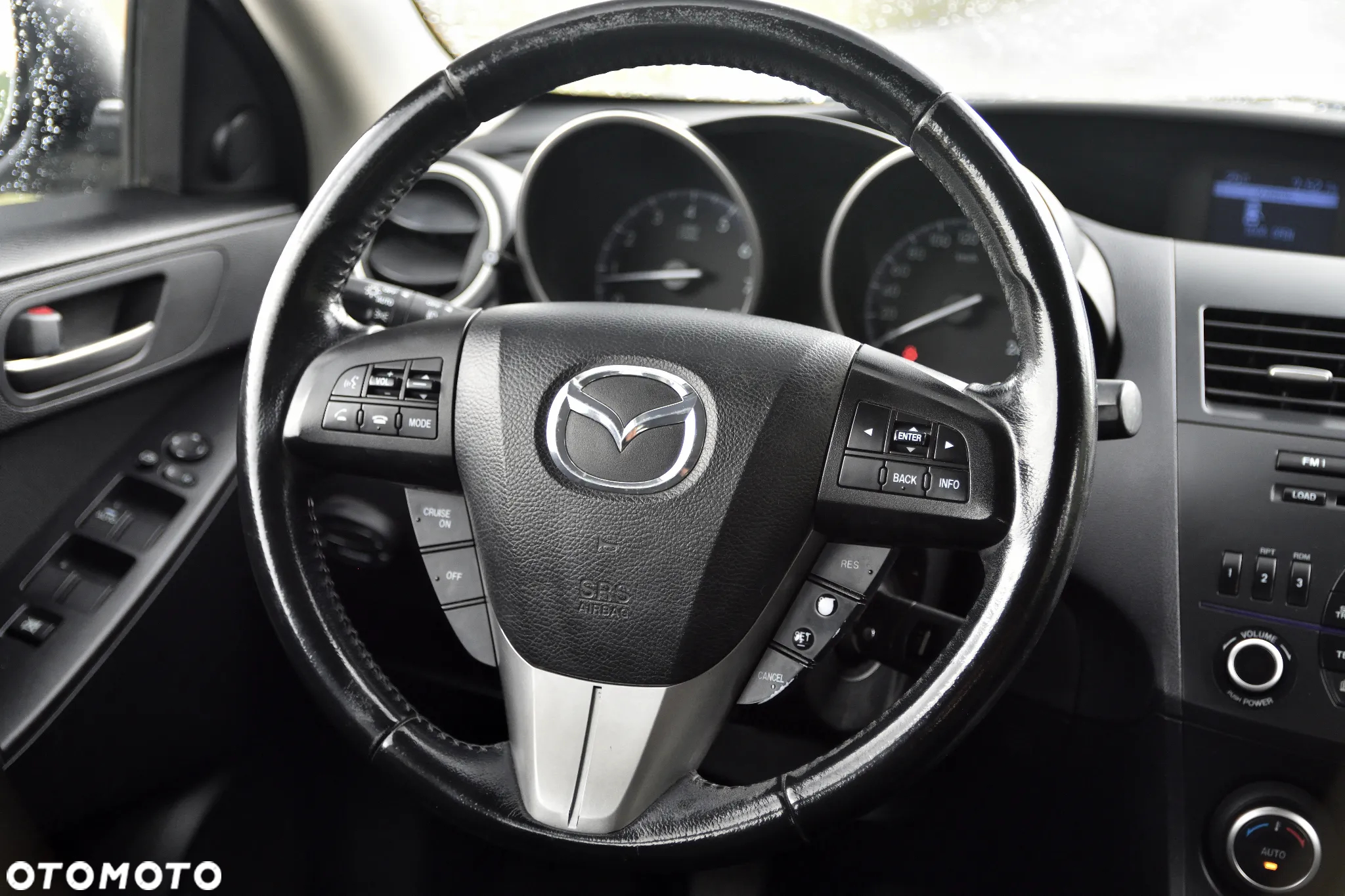 Mazda 3 1.6 Exclusive + - 26