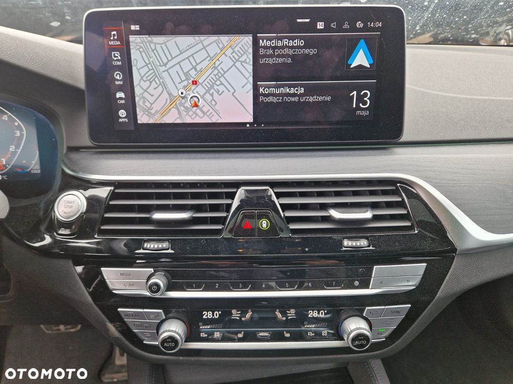 BMW Seria 5 M550i xDrive sport - 9